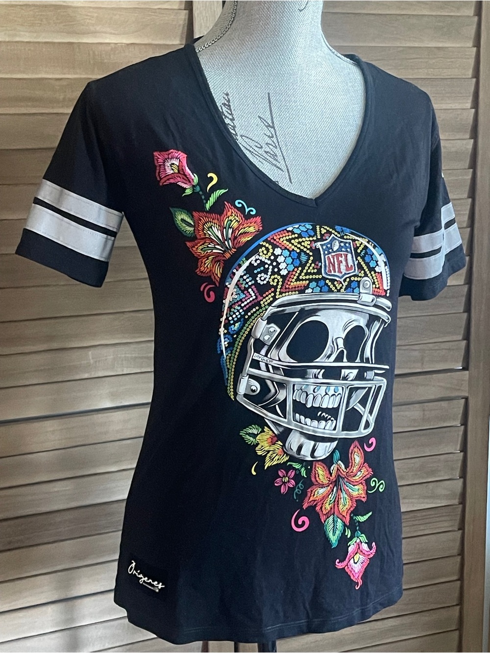 NFL Origenes Xochitl Sugar Skull Floral V-Neck Tee Sz Large